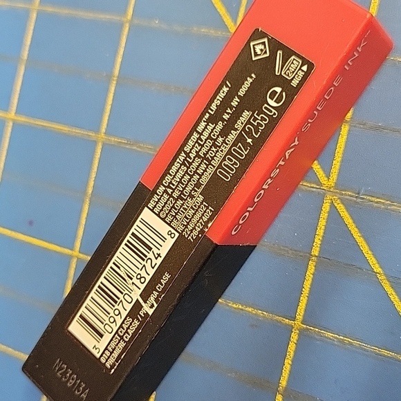 Revlon ColorStay Suede Ink Lipstick - Bold Red First Class 2.55g New Sealed Tube - Picture 3 of 4